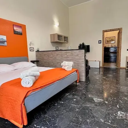 Chiaia Sunny Flat With Balcony - Next To Seaside!