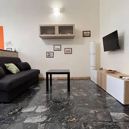 Chiaia Sunny Flat With Balcony - Next To Seaside!
