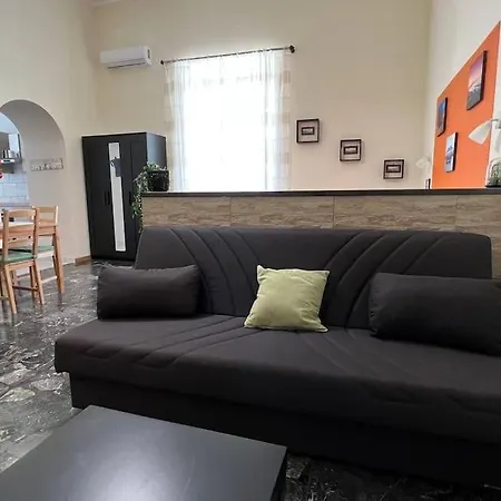 Chiaia Sunny Flat With Balcony - Next To Seaside!