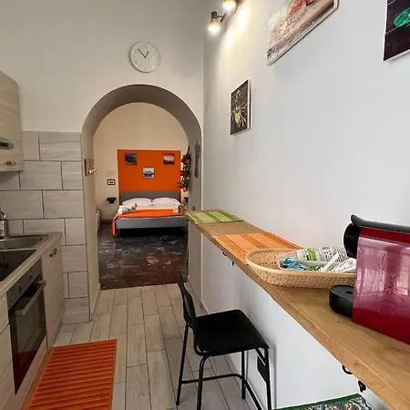 Chiaia Sunny Flat With Balcony - Next To Seaside!