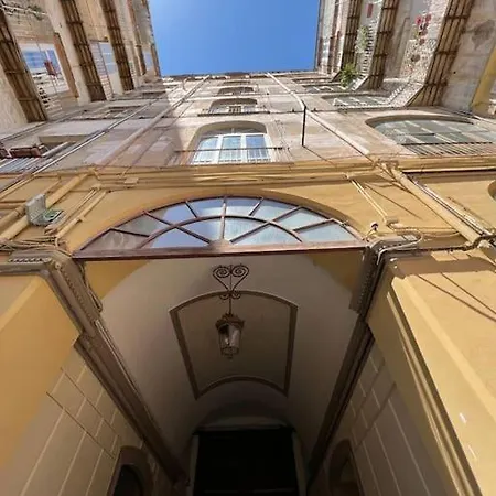 Chiaia Sunny Flat With Balcony - Next To Seaside!