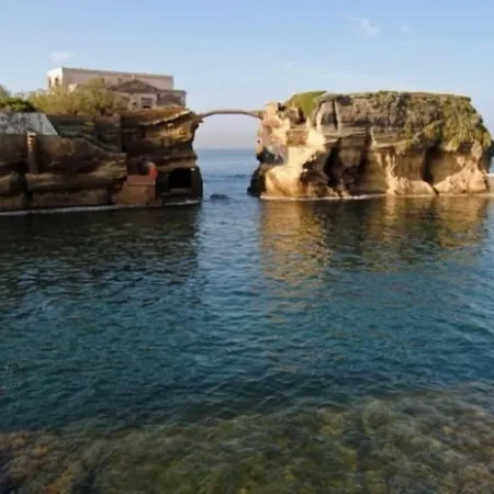 Chiaia Sunny Flat With Balcony - Next To Seaside! * Neapol