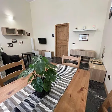 Chiaia Sunny Flat With Balcony - Next To Seaside!