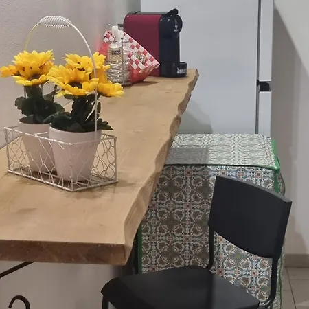 Apartament Chiaia Sunny Flat With Balcony - Next To Seaside! Neapol